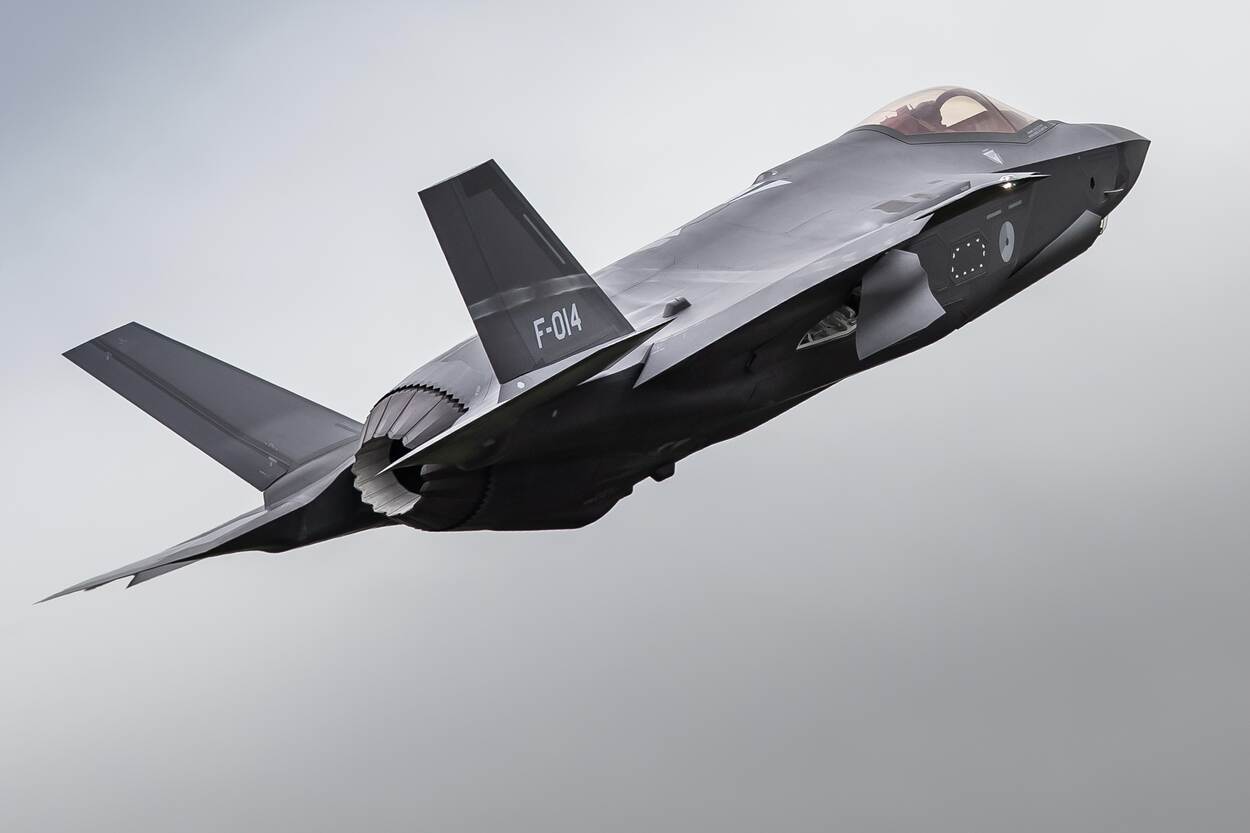 Leeuwarden, 17 November 2020.                                                             De F-014 of AN-14, de 14de F-35 word afgelever op de vliegbasis Leeuwarden vanuit de fabriek in het Italiaanse Cameri.